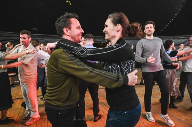 Už viac ako dvadsať rokov organizujú manželia Barbora a František Morongovci Cyklus Tanečný dom združenia Dragúni, ktorý je zapísaný do národného Zoznamu najlepších spôsobov ochrany nehmotného kultúrneho dedičstva na Slovensku. (zdroj: M. Mlčúchová)