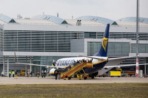 Lietadlo spoločnosti Ryanair na Letisku M. R. Štefánika v Bratislave.