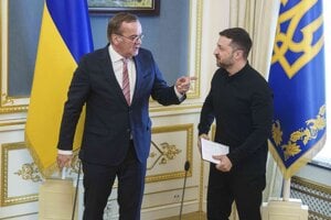 Nemecký minister obrany Boris Pistorius  s ukrajinským prezidentom Volodymyrom Zelenským.