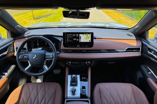 Mitsubishi Outlander (zdroj: Filip Režný)