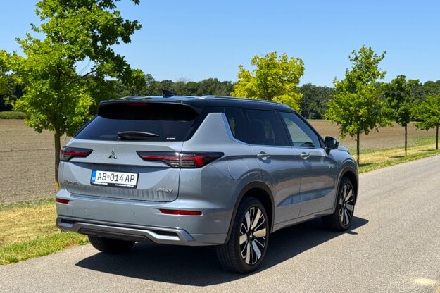 Mitsubishi Outlander (zdroj: Filip Režný)