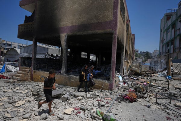 Zničené budovy po izraelských útokoch v meste Gaza.