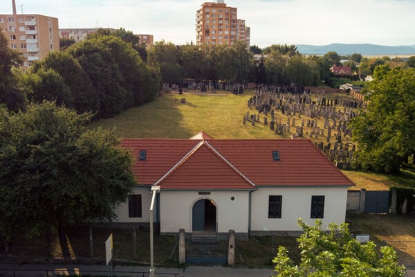 Židovský cintorín v Topoľčanoch.
