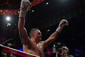 Ukrajinec Usyk je absolútnym šampiónom ťažkej váhy. Knokautoval Duboisa a zjednotil tituly