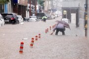 Južnú Kóreu trápia silné dažde a zosuvy pôdy.
