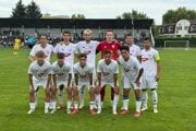 Základná jedenástka juniorského tímu KFC Komárno v zápase proti rovesníkom Honvédu Budapešť.