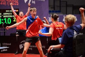 Nefalšovaná radosť Samuela Arpáša (s Mariou Berzosa) po postupe do semifinále. 