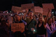 Protest proti obmedzeniu autonómie protikorupčných úradov v Kyjeve.