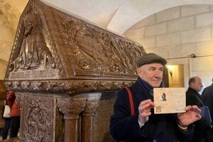 Michael Seeber, priamy potomok, vnuk kamenára Leopolda Seebera, ktorý sarkofág vytesal.