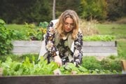 Lenka Bystrianska je permakultúrnou dizajnérkou.