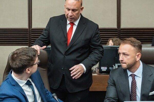Minister dopravy Jozef Ráž a minister vnútra Matúš Šutaj Eštok.