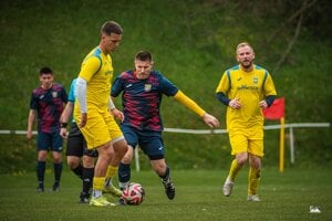 Jelenec (v žltom) získal veľké posily i stratil lídrov, Vinodol (v modro-červenom) omladil zostavu.