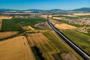 Práce na druhej etape obchvatu Košíc sa blížia do finále.