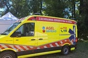 Novovyrobená sanitka Agel Merea.Agel už má nakúpené nové sanitky hoci by ešte oficiálne nemal vedieť, ako skončil tender na pridelenie staníc. 