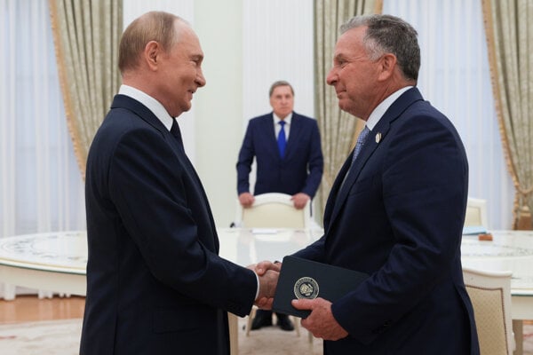Ruský prezident Vladimir Putin prijal v Kremli Trumpovho vyslanca Steva Witkoffa.