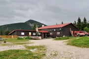 Rodina už od Chaty pod Chlebom nedokázala pokračovať sama. 