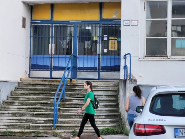 Vchod do bývalej pošty. (zdroj: mh)
