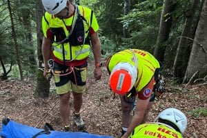 Muž na ferrate HZS na Martinských Holiach potreboval pomoc. 