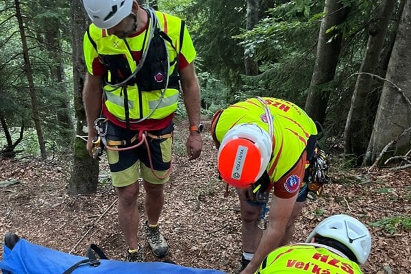 Muž na ferrate HZS na Martinských Holiach potreboval pomoc. 