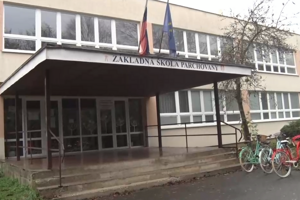 Základná škola v Parchovanoch.