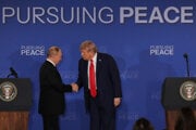 Putin a Trump na spoločnej tlačovej konferencii. 