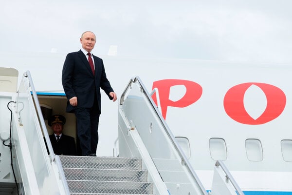Ruský prezident Vladimir Putin pred odletom z Aljašky.