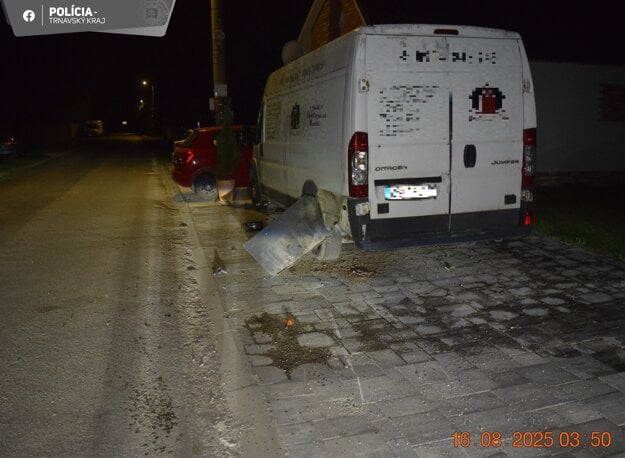 Dopravná nehoda v obci Nový Život. (zdroj: KRPZ Trnava)