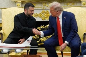 Ukrajina Rusko Online: Trump privítal v Bielom dome Zelenského, prítomní sú už aj európski lídri, rokovania sa začali