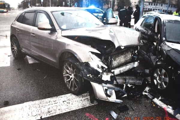 Audi narazilo do boku škodovky.