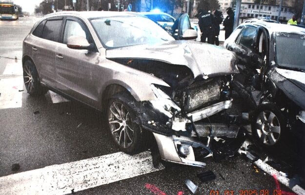 Audi narazilo do boku škodovky. (zdroj: KR PZ KE)