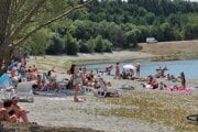 Nedávno parkovalo na parkoviskách pri Mare 350 áut, všetci boli na pláži.
