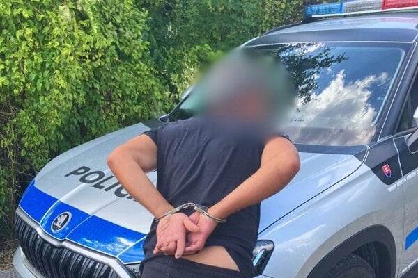 Policajti zadržali 29-ročného muža.