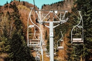 Kraj prekonal prekážku pri kúpe lanovky na Lysej. Dohodol sa s majiteľmi pozemkov