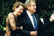 Herečka Sara Holmes so svojím otcom. 