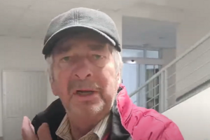 Docent z univerzity popieral holokaust, jeho knihu stopli. Mazurek mu sľubuje pomoc
