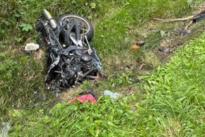 Život motorkára vyhasol priamo na mieste nehody.