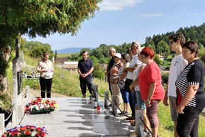 Jasenovčania si uctili na cintoríne padlých hrdinov.