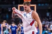 Sklamaný Nikola Jokić po vypadnutí s Fínskom.