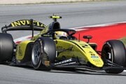 Český pretekár F2 Roman Staněk na monoposte tímu Invicta Racing.