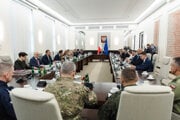 Mimoriadne zasadnutie poľskej vlády s členmi armády.