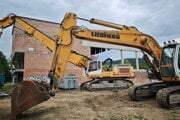 Do 40-ročného skeletu sa zahryzli stavebné stroje.