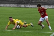 Simeon Benko (vpravo), ktorý obdivuje Sergia Ramosa najmä pre jeho líderské schopnosti a kvalitnú rozohrávku, zostáva pri futbale vďaka rodine a skvelému kolektívu.