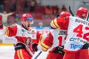 Hokejisti Prešova sa tešia z gólu počas zápasu 1. kola hokejovej Tipsport ligy HC Prešov - HK Poprad.