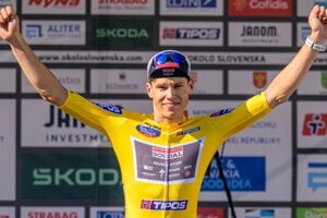 Paul Magnier v žltom drese pre lídra pretekov Okolo Slovenska 2025.