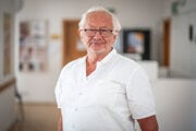 Doc. MUDr. Vladimír Bella, Ph.D. je primár a klinický onkológ v Onkologickom ústave sv. Alžbety v Bratislave.