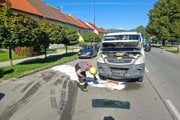 Pri dopravnej nehode v Nitrianskom Pravne sa zrazila dodávka s osobným autom.