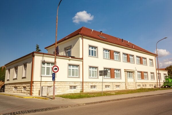 Budova Okresného úradu v Skalici prešla rekonštrukciou.