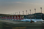 Lietadlá spoločnosti Turkish Airlines na letisku v Istanbule.