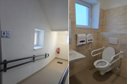 V rámci debarierizácie hlavnej budovy školy vzniklo nové WC pre imobilných aj s príjazdovou rampou.