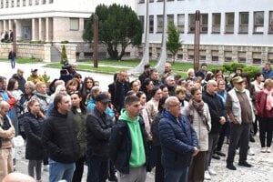 Protestujúci štátni zamestnanci v Prešove.